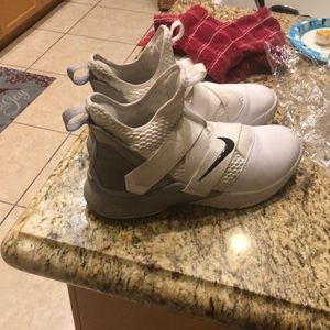 Lebron James soldier 12